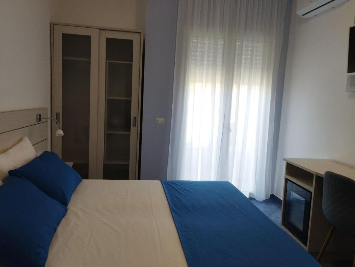 Hotel La Giara 赞布隆内 外观 照片