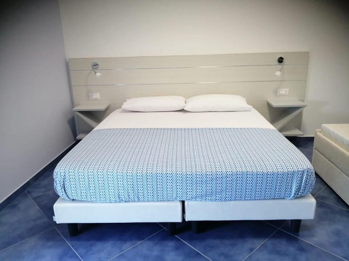 Hotel La Giara 赞布隆内 外观 照片