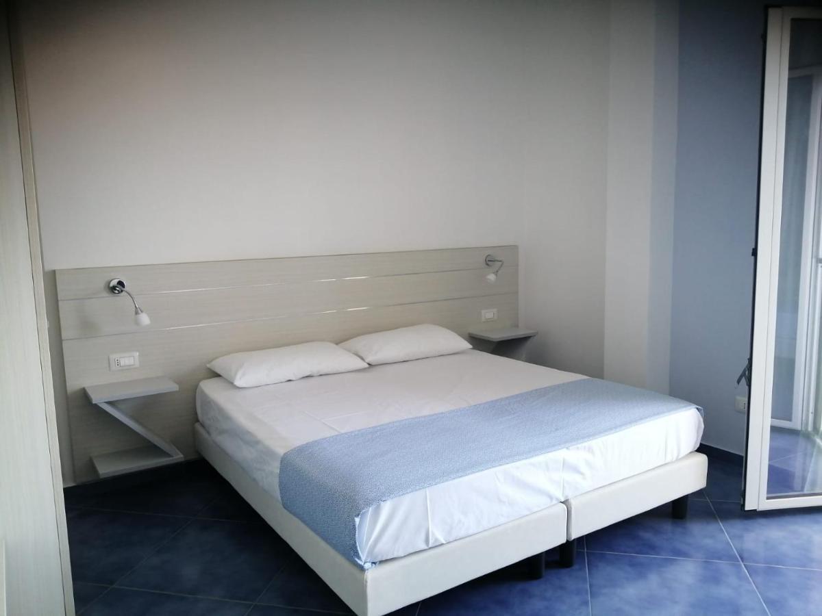 Hotel La Giara 赞布隆内 外观 照片